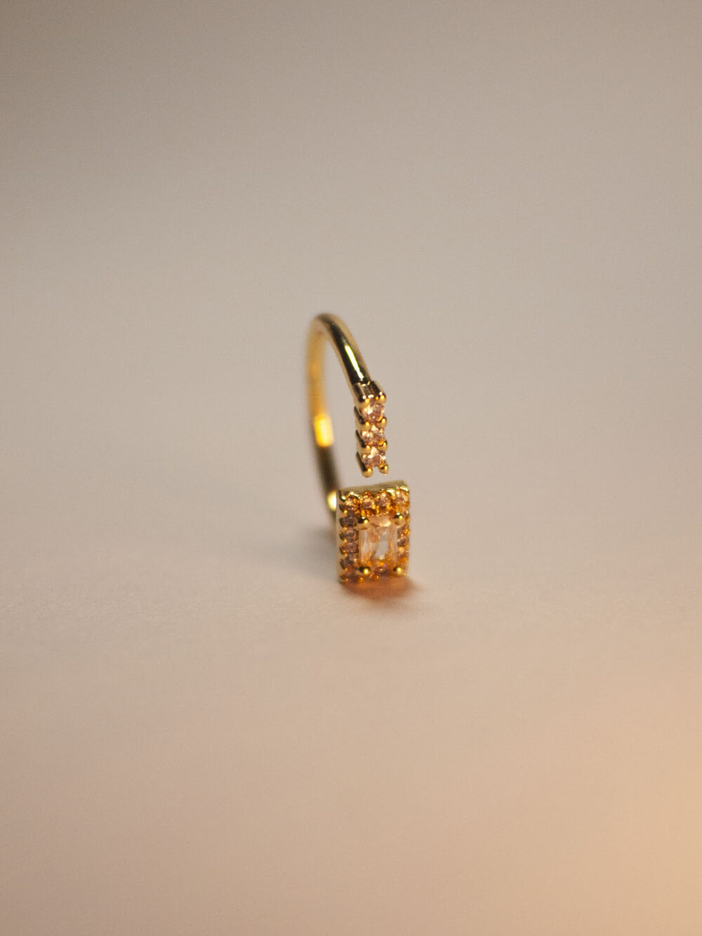 Anillo Graduable Zircón Rectangular